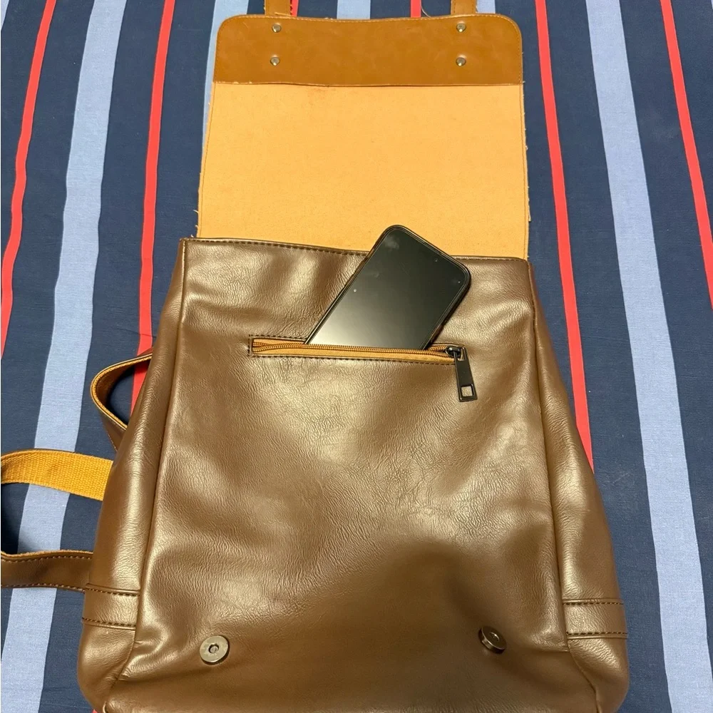 Two-Toned Leather Backpack - Picture 4 of 8